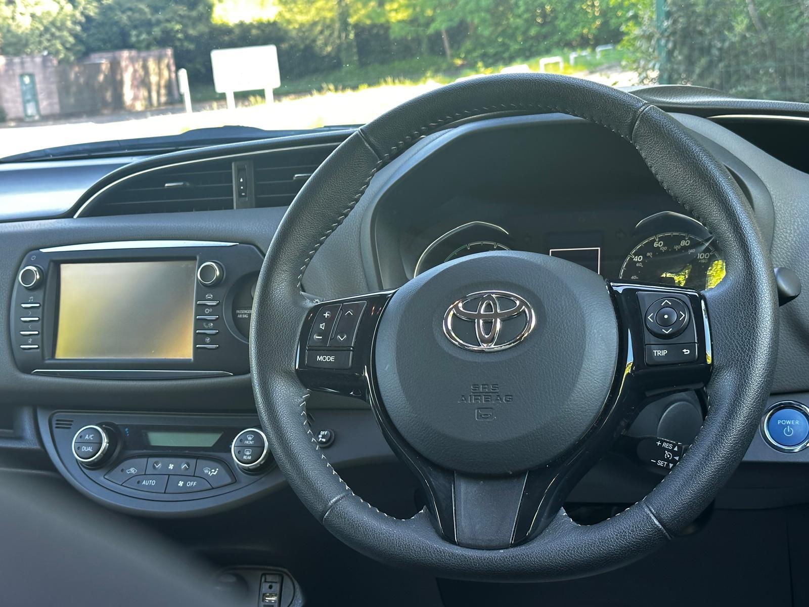 Toyota Yaris 1.5 VVT-h Icon Tech Hatchback 5dr Petrol Hybrid E-CVT Euro 6 (s/s) (100 ps)