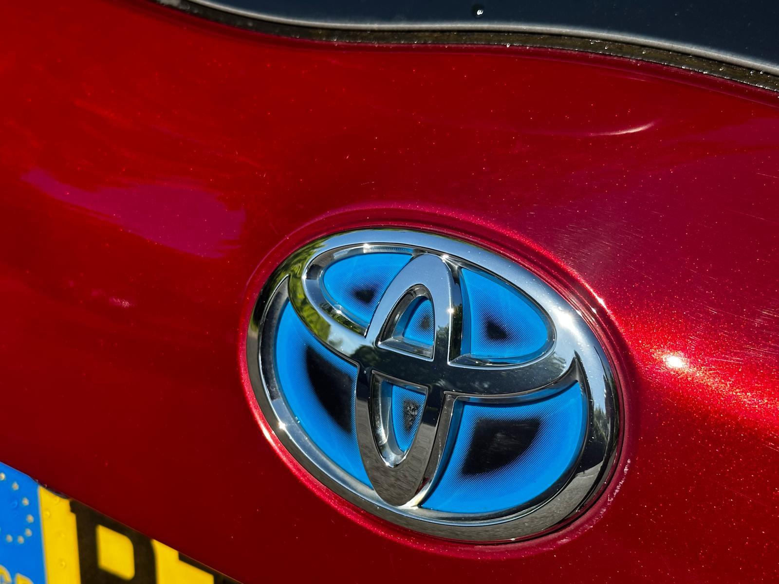 Toyota Yaris 1.5 VVT-h Icon Tech Hatchback 5dr Petrol Hybrid E-CVT Euro 6 (s/s) (100 ps)